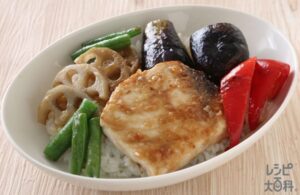 野菜もしっかり！かじきまぐろと野菜の彩りごはん