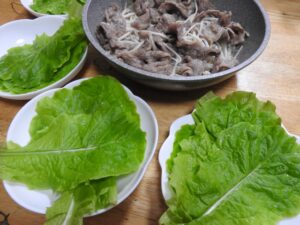 食物繊維もたっぷり！肉巻きレタス